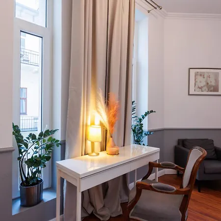 Malila Premium Sebastiana 20 Old Town 아파트호텔 3*