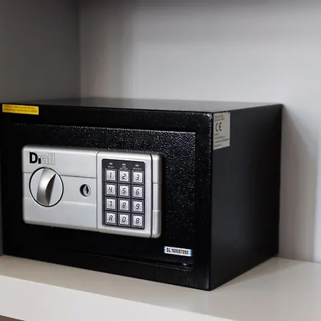 アパートホテル Malila Premium Sebastiana 20 Old Town 3*