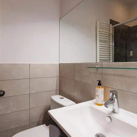 Malila Premium Sebastiana 20 Old Town アパートホテル